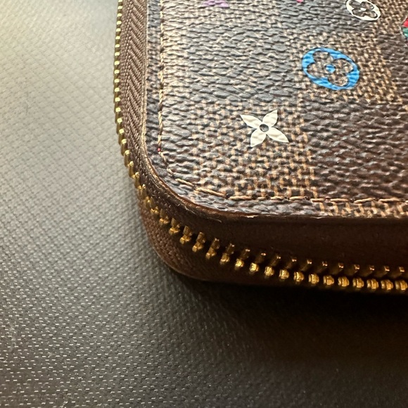 Authentic LV Zippy wallet. Limited holiday edition. - Picture 12 of 13